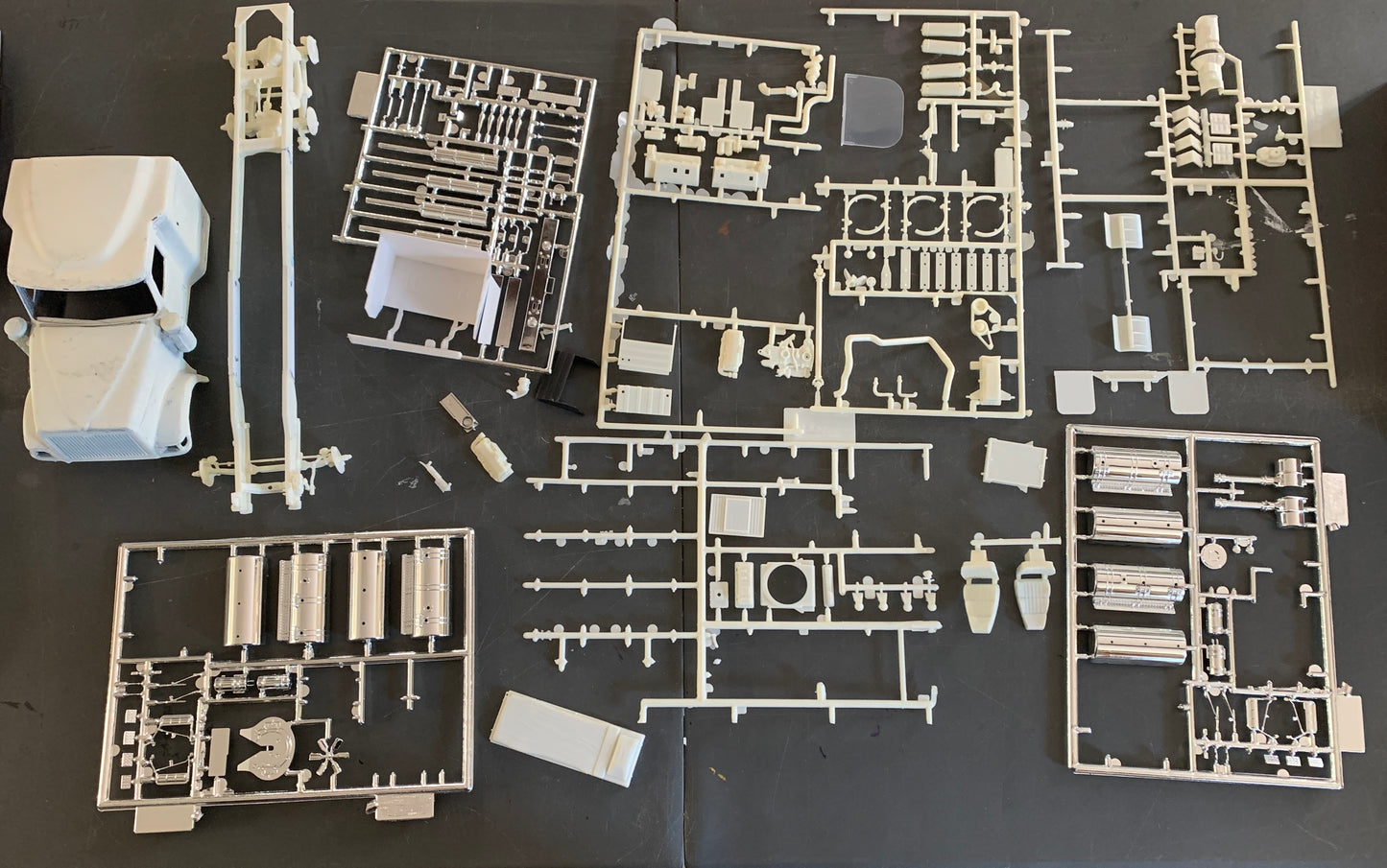 AMT International Transtar 4300 Eagle, 1/25 Scale Model Kit PARTS ONLY As Shown