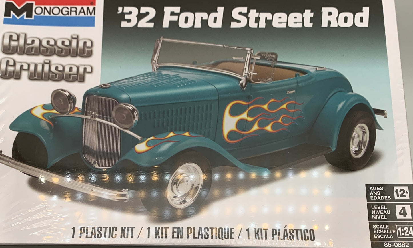 Monogram Classic Cruiser ‘32 Ford Street Rod, 1/24 Scale Model Kit