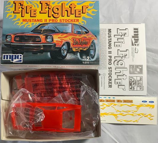 MPC Mustang 2 Pro Stocker Fire Fighter, 1:25 Scale Model Kit