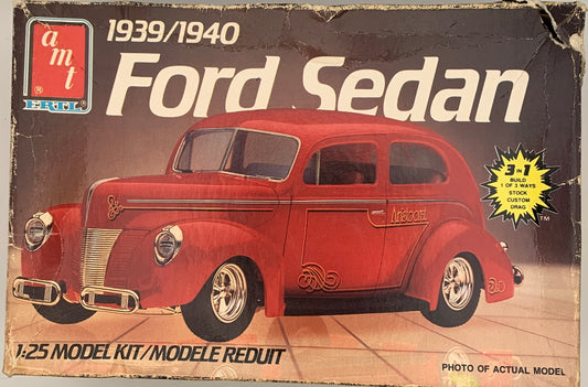 AMT 1939/1940 Ford Sedan 3-in-1, 1/25 Scale Model Kit