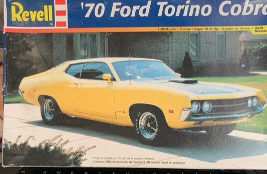 Revell 1970 Ford Torino Cobra kit #85-2353