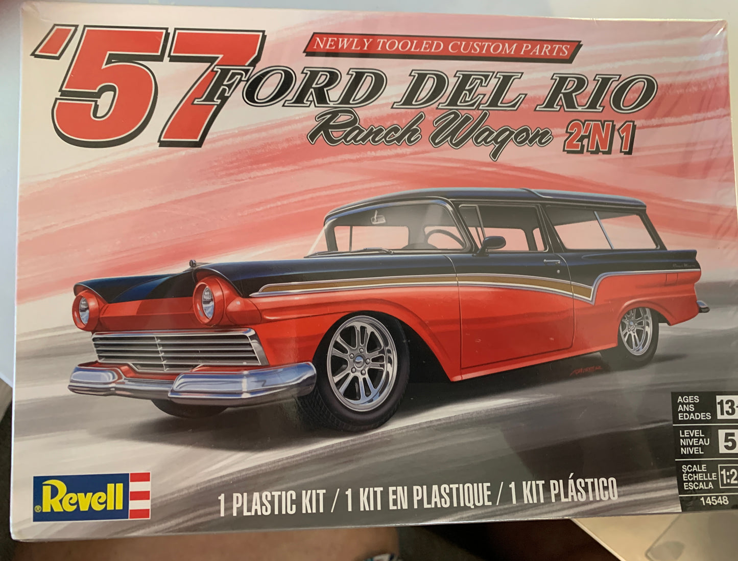 Revell 57  Ford Del Rio Ranch wagon 2 n 1 model kit
