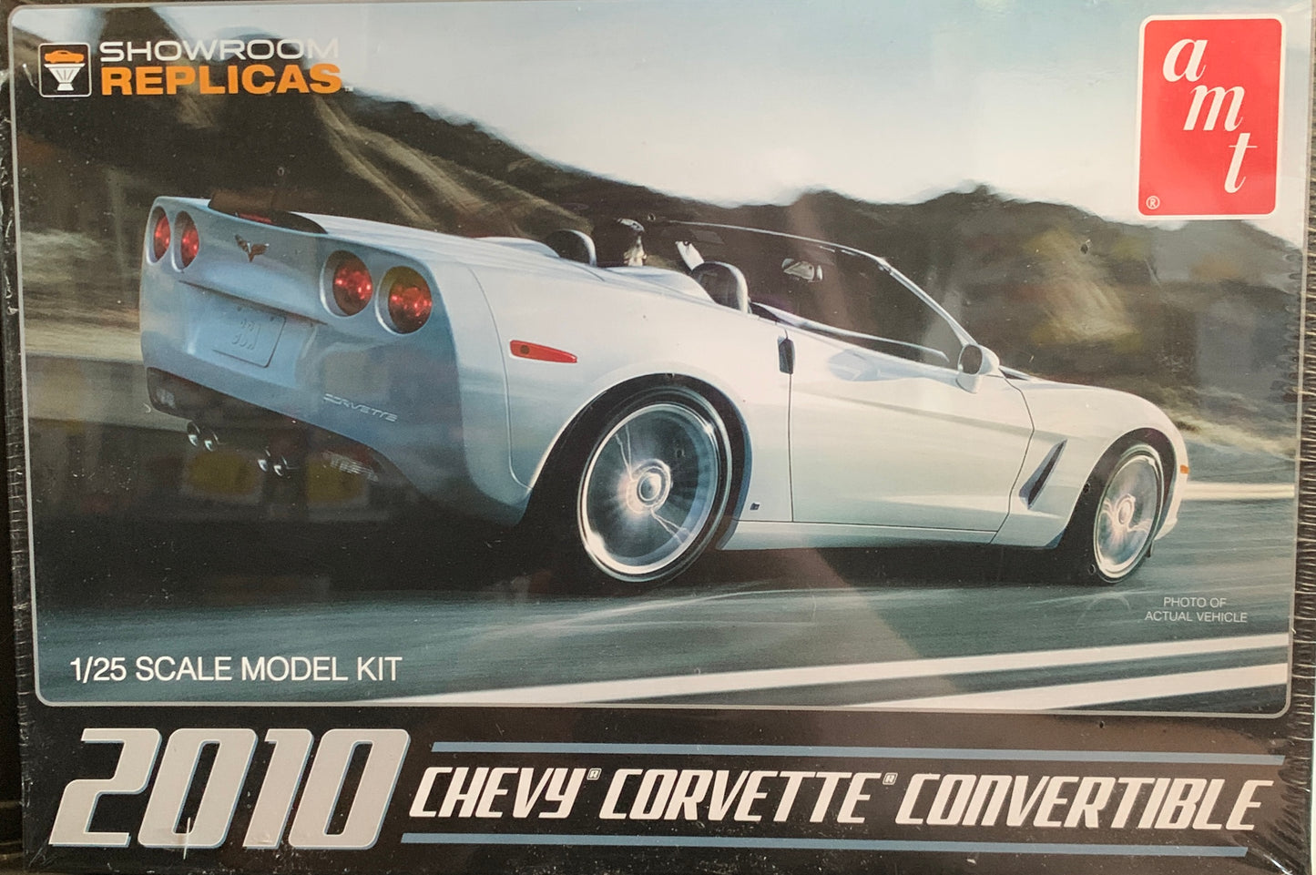 AMT 2010 Chevy Corvette Convertible 1/25 Scale Model Kit