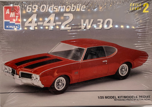 AMT ‘69 Oldsmobile 4-4-2 W-30, 1/25 Scale Model Kit