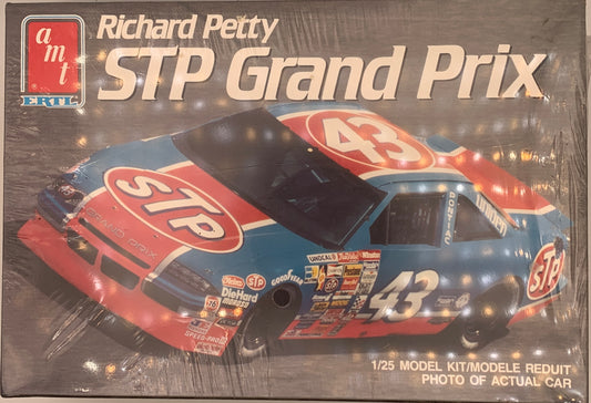 AMT Richard Petty #43 STP Grand Prix, 1/25 Scale Model Kit