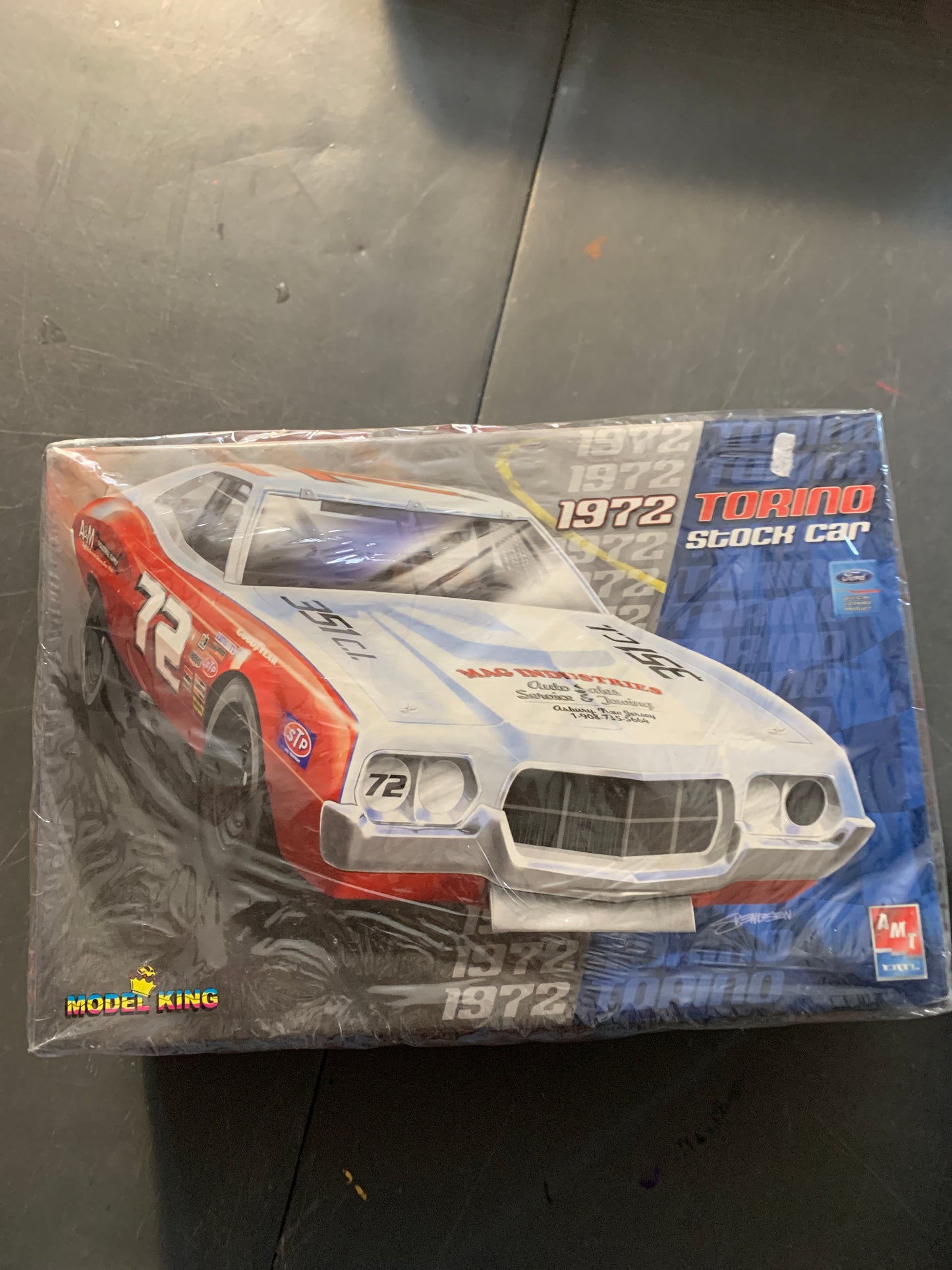 AMT  1972 Torino Stock car model kit