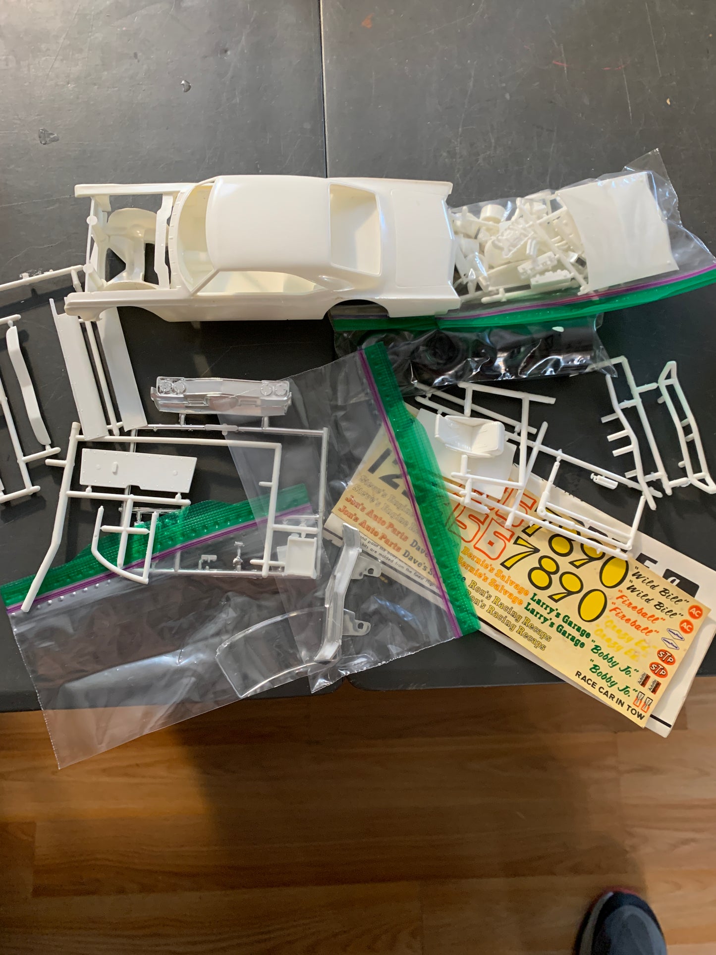 AMT 65 Olds 88 Modified Stocker Model kit T90-225