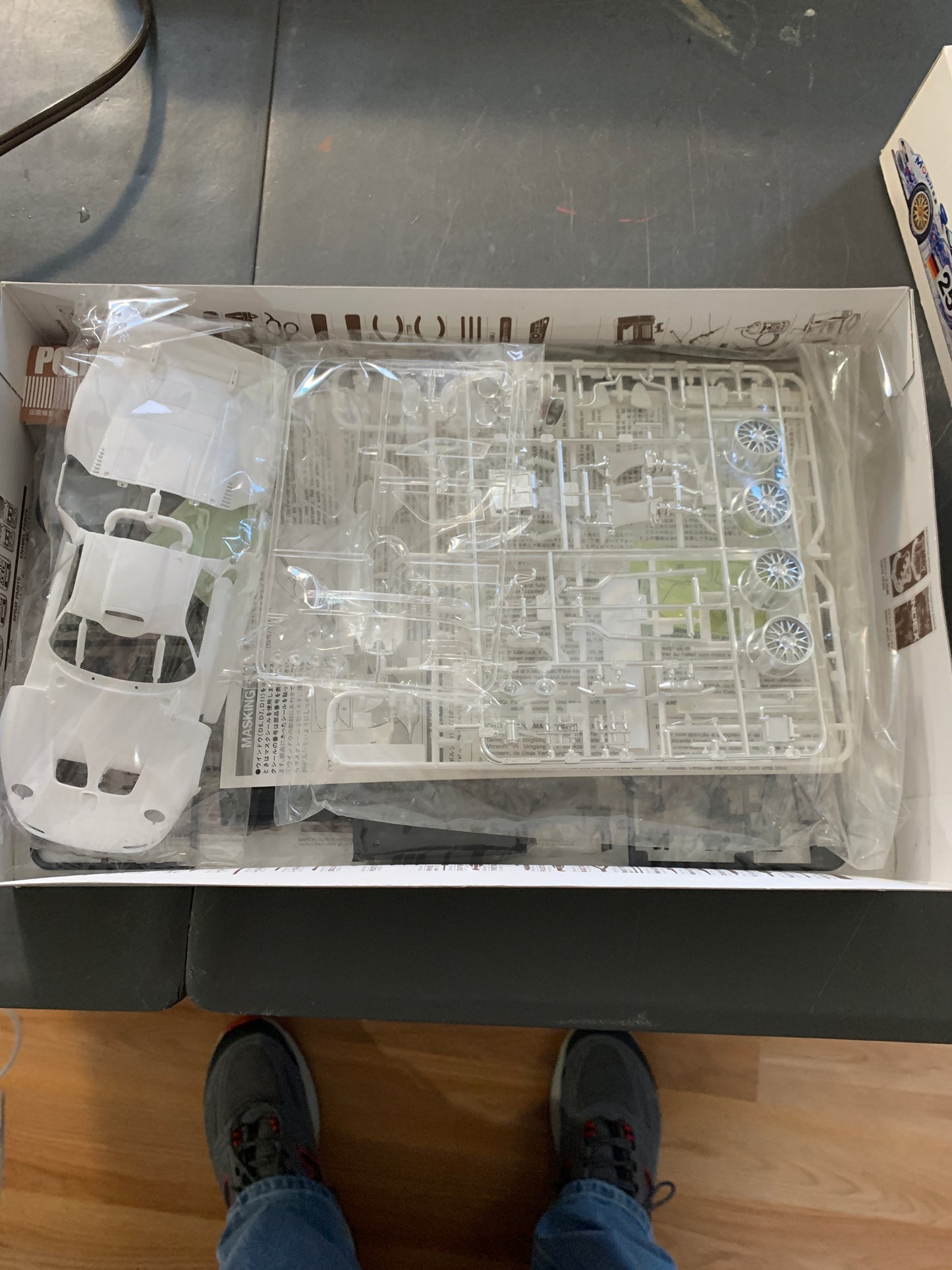 Tamiya Posche 911 GT1 model kit 24186