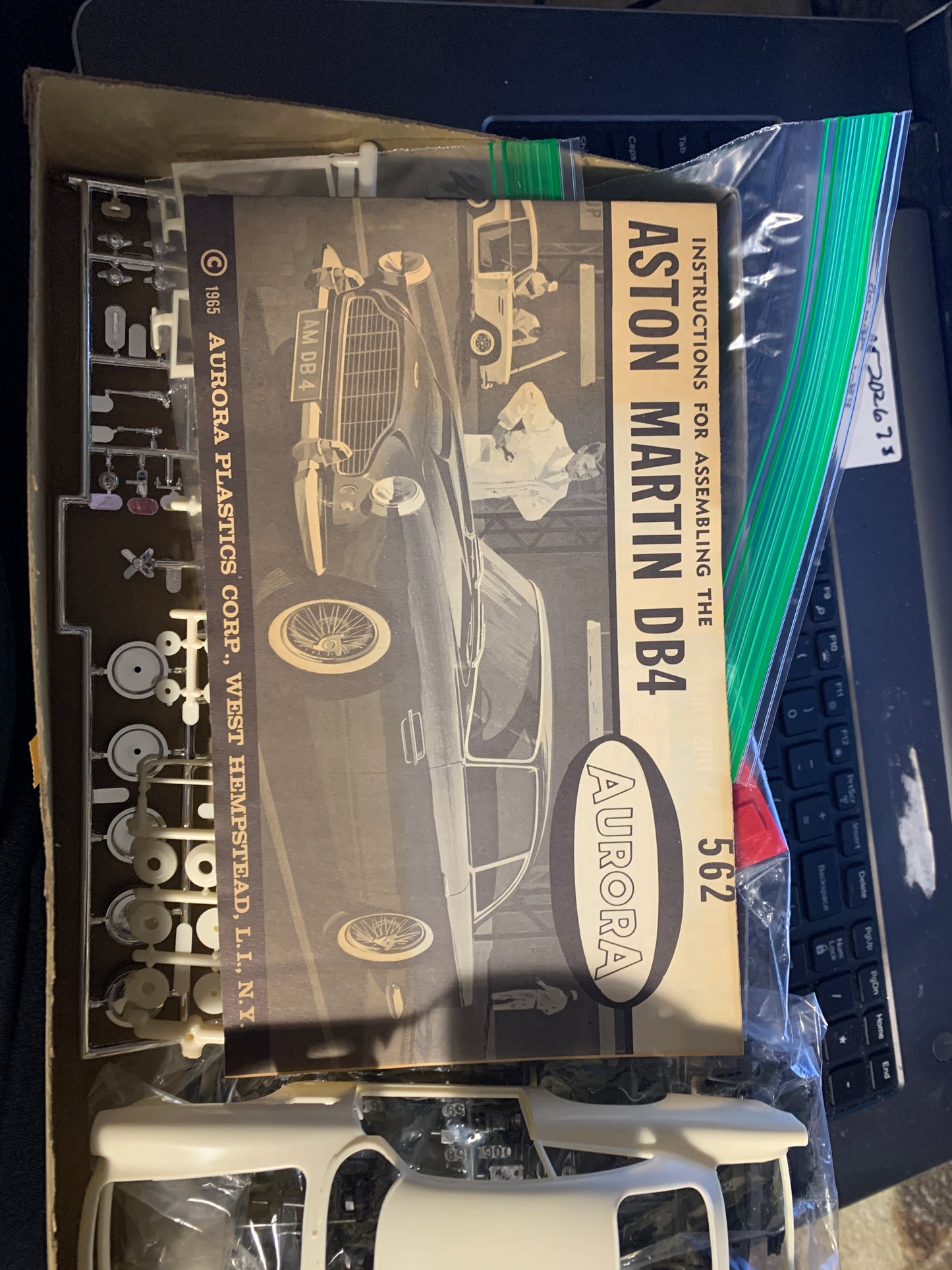 Aurora Aston Martin DB4 kit 562-198