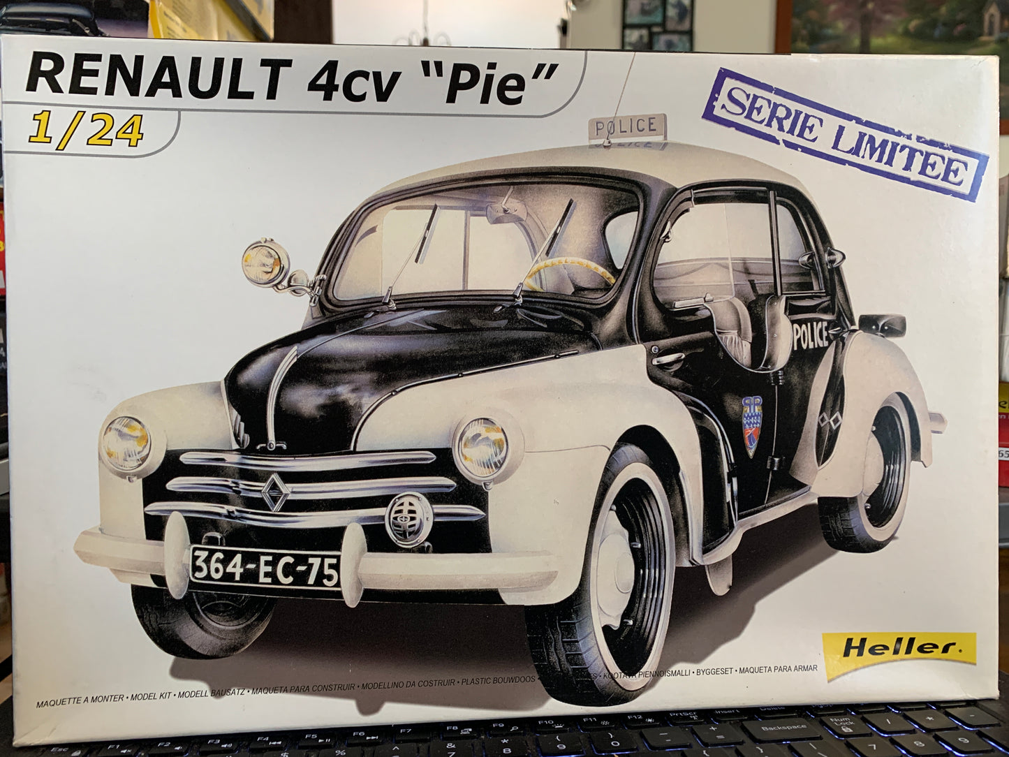 Heller Renault 4CV “Pie” French Police kit #80764