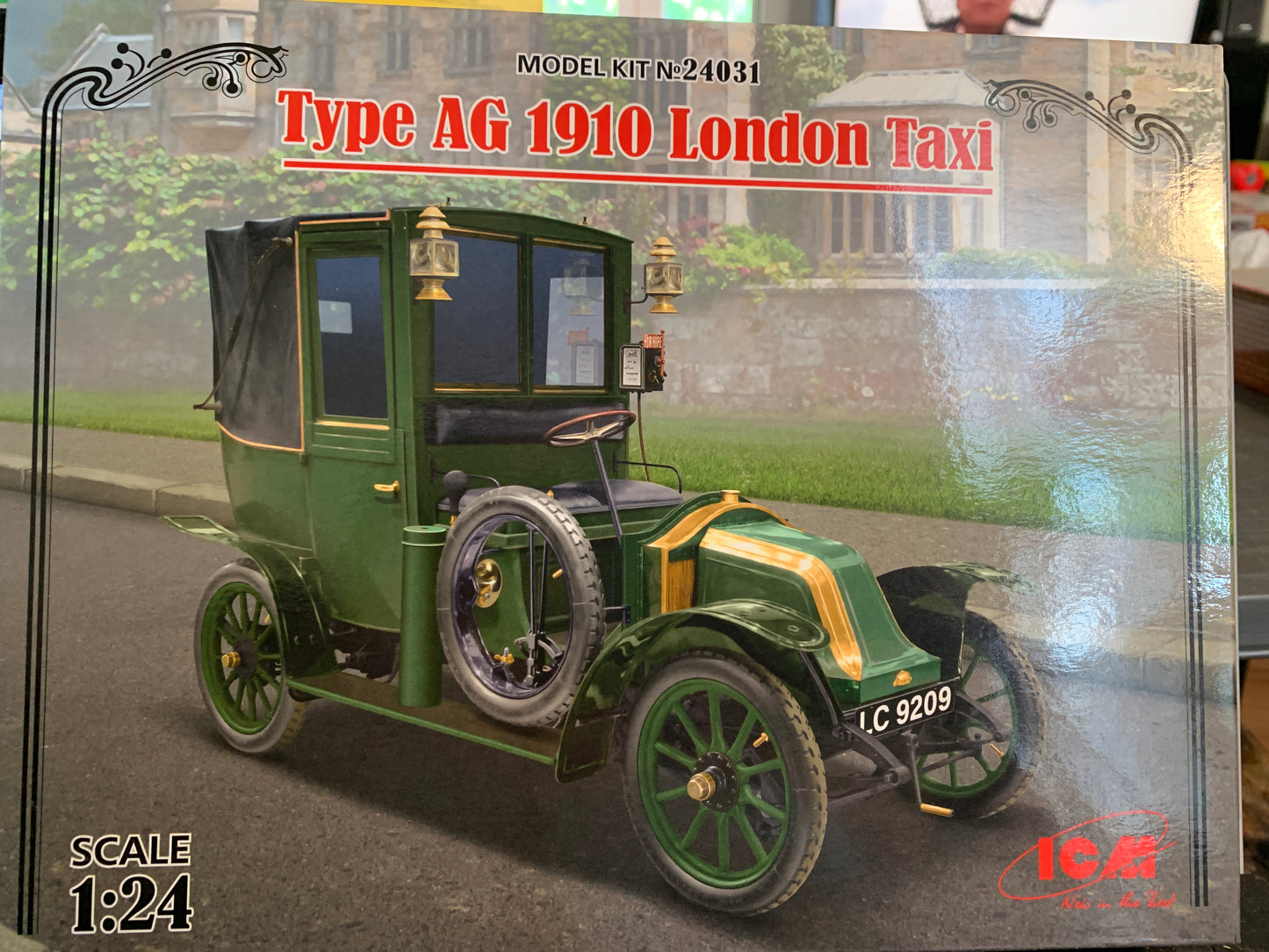 ICM Type AG 1910 London Taxi kit #24031, 1/24 scale