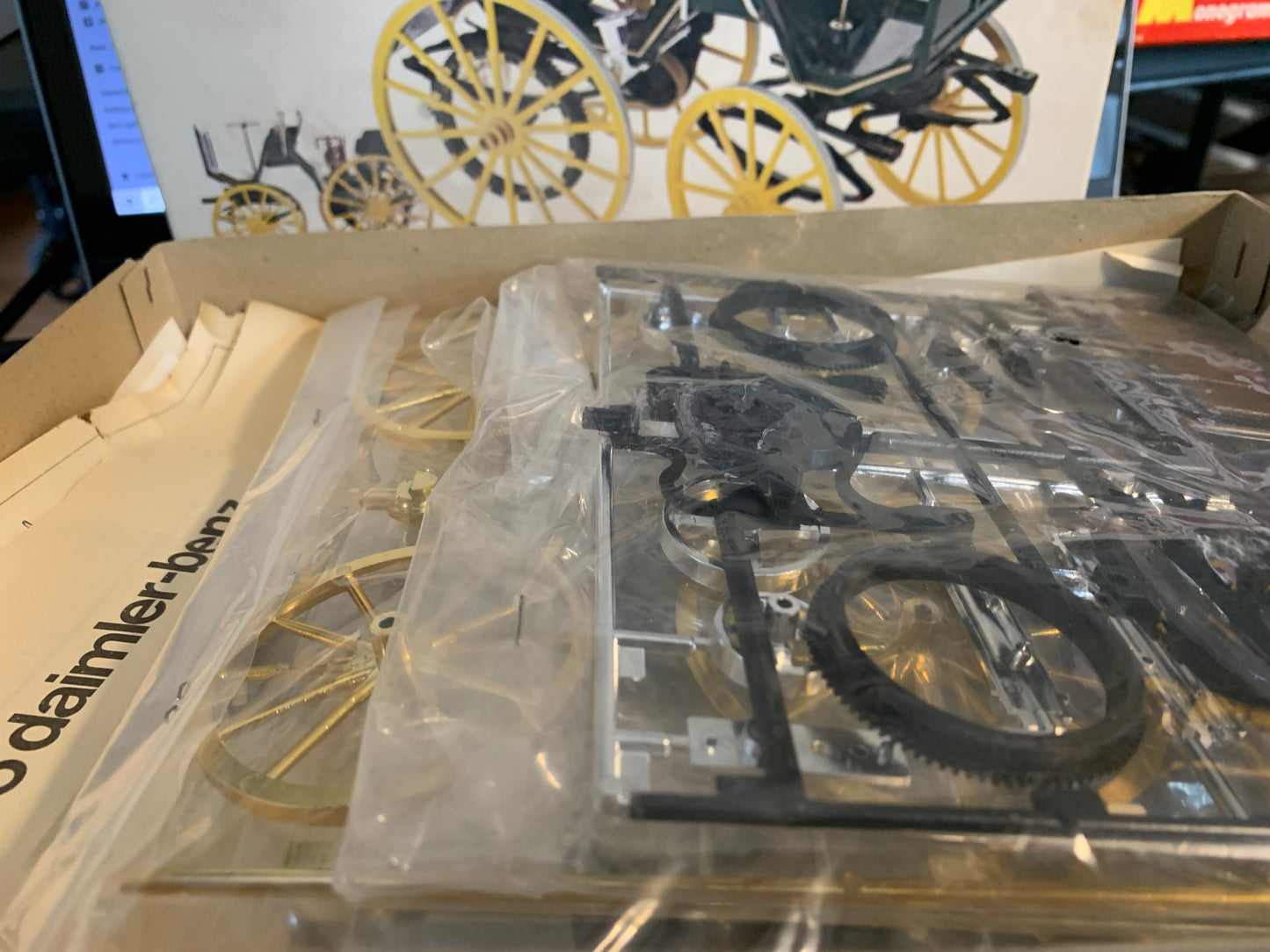 Entex 1886 Daimler-Benz Motor Carriage kit #8468, 1/16 scale, 1970s issue