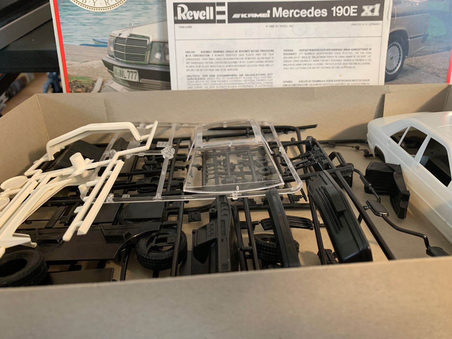 Revell Mercedes-Benz 190E X1 kit #7266 (07266), 1/24 scale