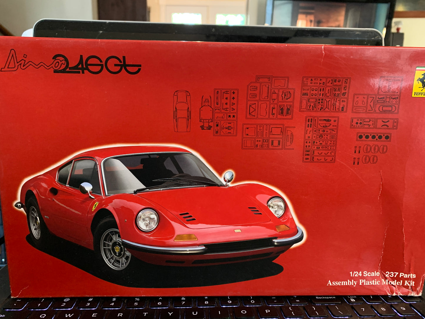 Fujimi Ferrari Dino 246 GTS, kit 123400 — 1/24 scale