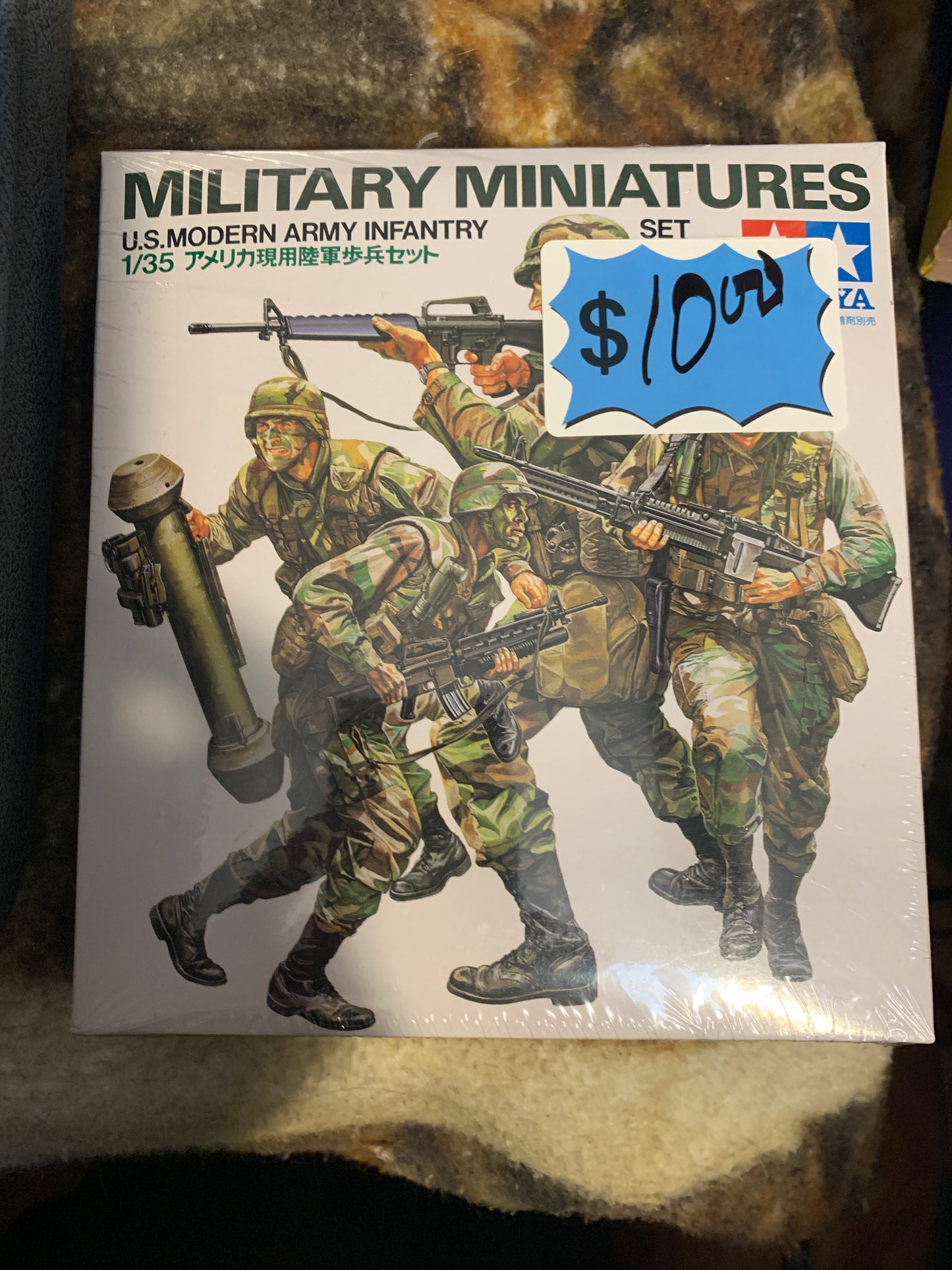 Tamiya Military Miniatures kit No. 35133 is the U.S. Modern Army Infantry Set, containing four figures in 1/35 scale