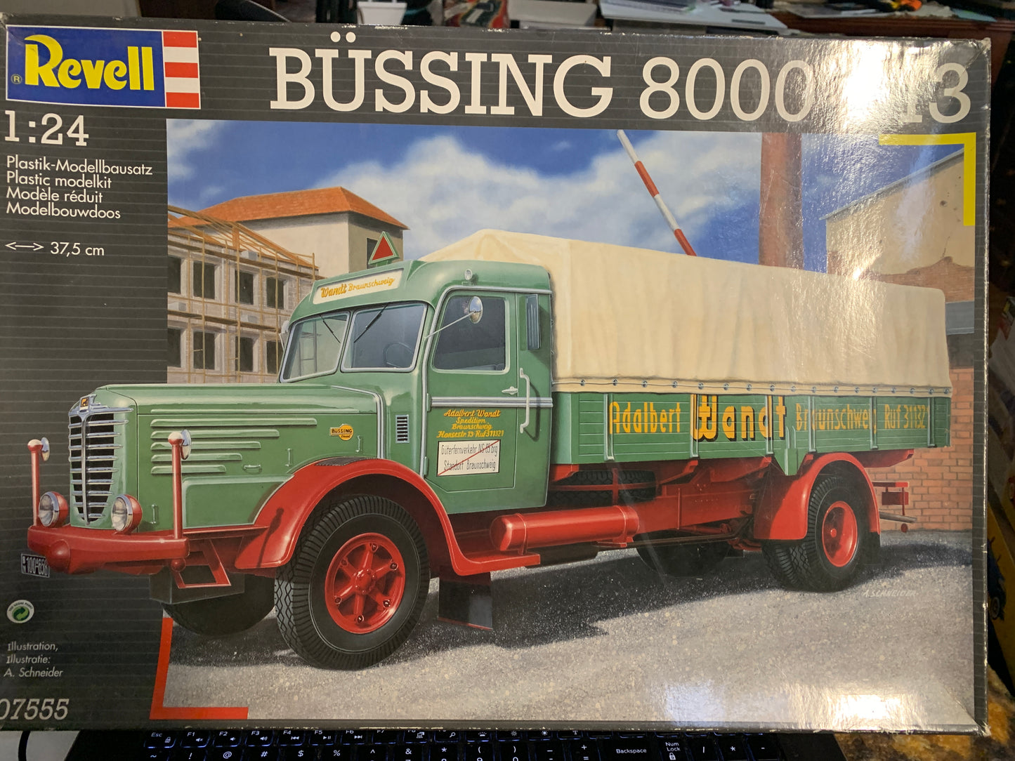 Revell Büssing 8000 S13 kit No. 07555, 1/24 scale