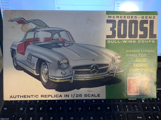 AMT Mercedes-Benz 300SL Gull-Wing Coupe #2065-200, original 1965 Trophy Series issue