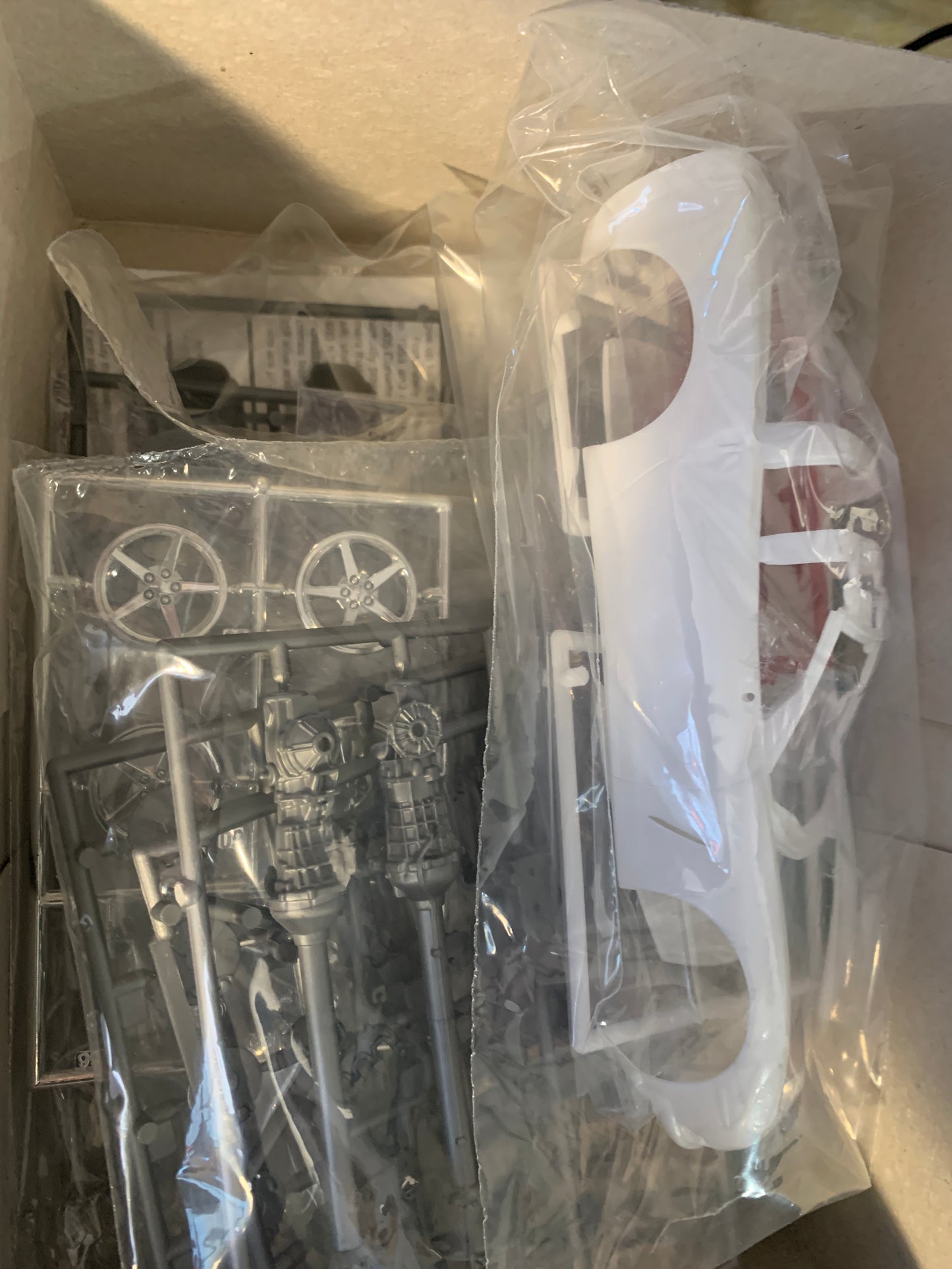 Revell 2005 Corvette C6 kit #85-2840 is a full-detail 1/25-scale