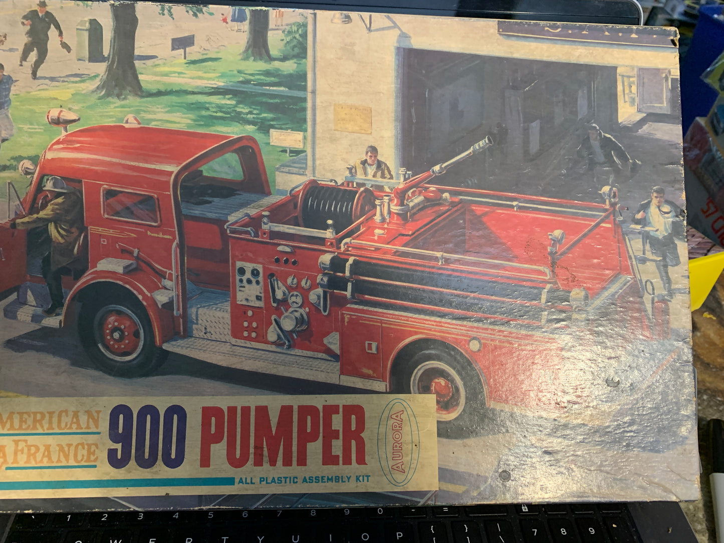 Aurora American LaFrance 900 Pumper Fire Engine, kit 599-298, 1/32 scale.