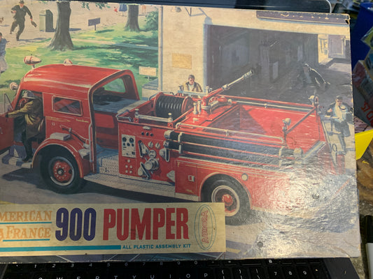 Aurora American LaFrance 900 Pumper Fire Engine, kit 599-298, 1/32 scale.