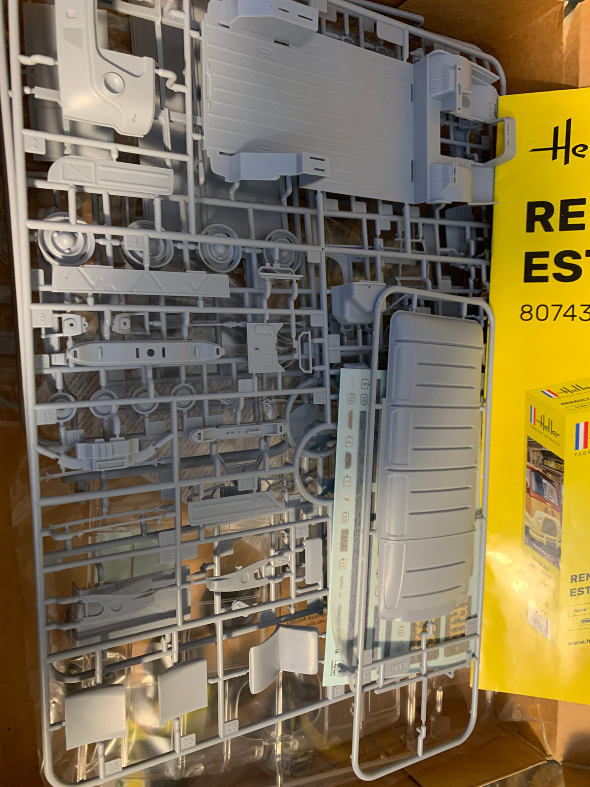 Heller Renault Estafette Starter Kit, number 56743, 1/24 scale.