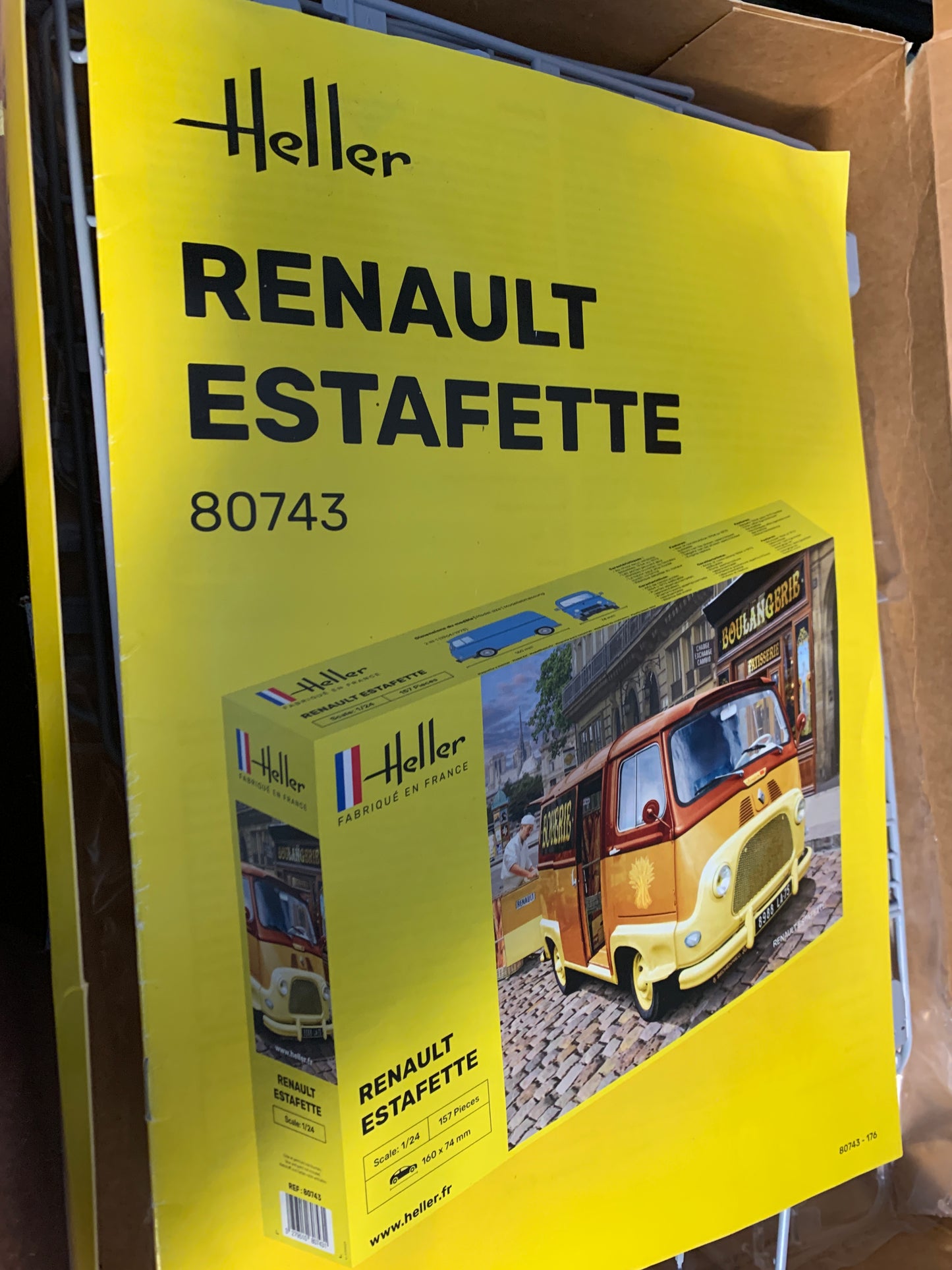 Heller Renault Estafette Starter Kit, number 56743, 1/24 scale.