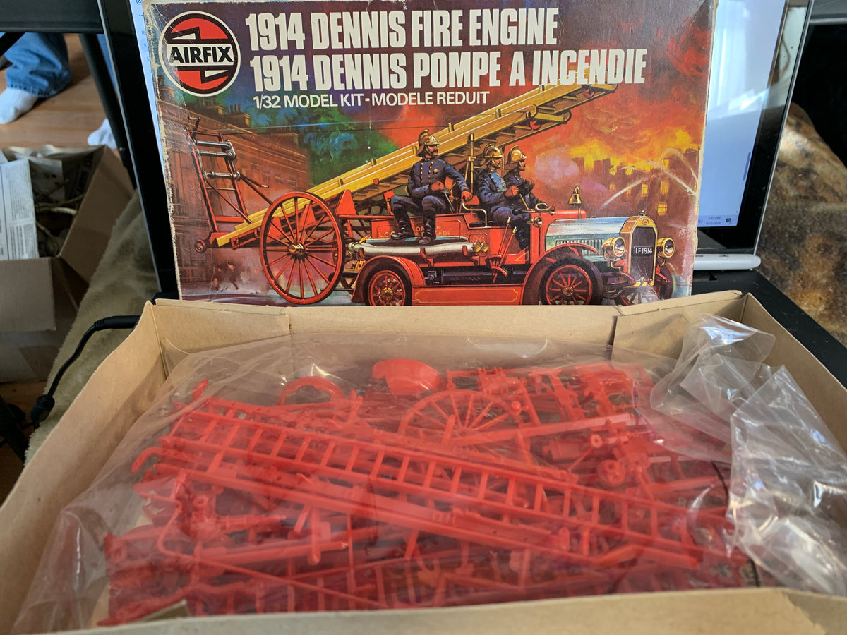 Airfix 1914 Dennis Fire Engine 1/32 scale model kit #06442-8