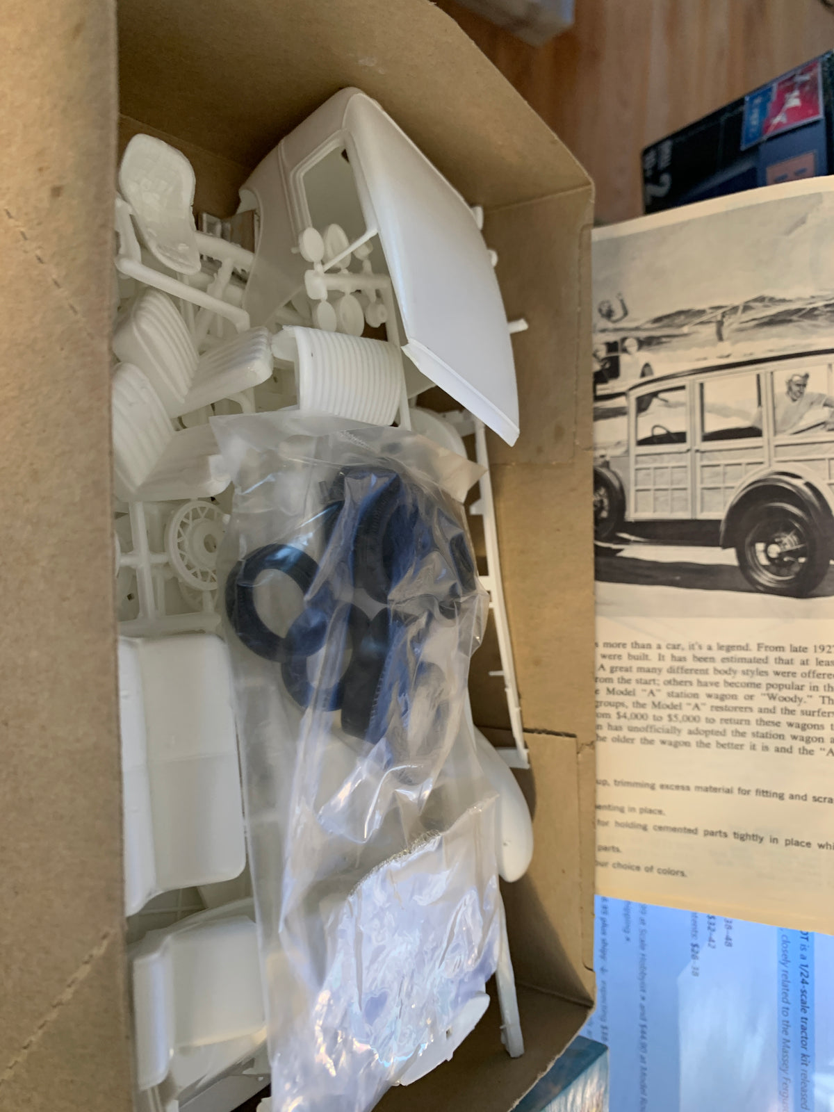 Revell H-1275:200 1931 Ford Woody or Tudor Sedan