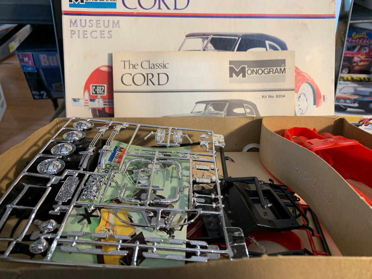 Monogram #8204 “The Classic Cord” is a 1/24-scale 1937 Cord 812 Supercharged Convertible Phaeton.