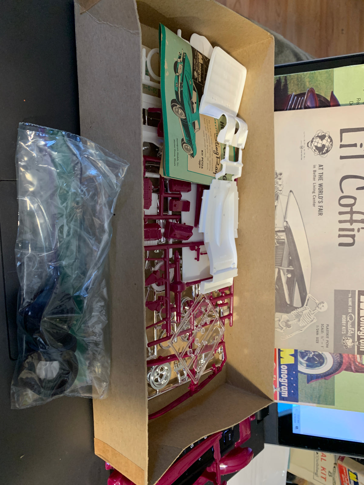 Monogram Li’l Coffin PC94-149 is the original 1964 issue of the 1/24-scale show rod kit.