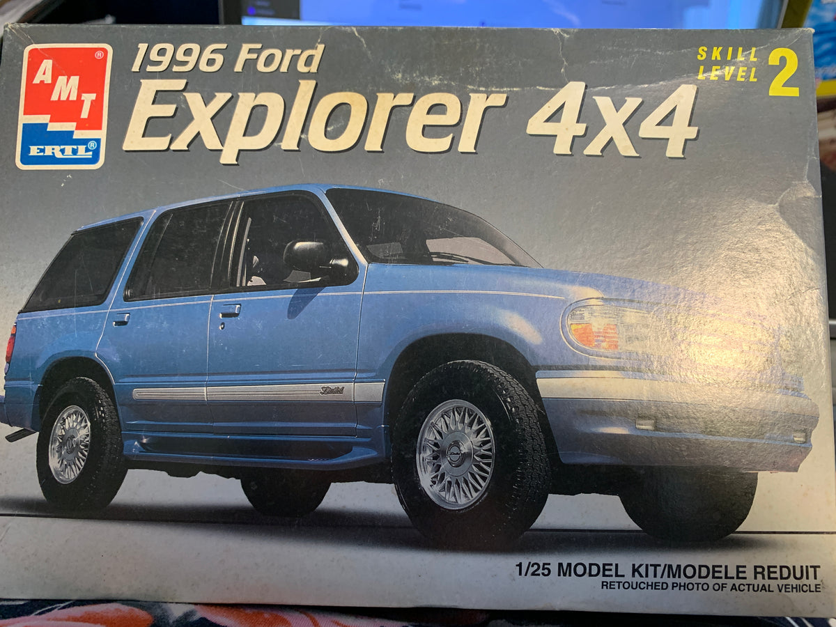 1996 Ford Explorer 4×4 #8968 is an AMT/ERTL 1/25-scale kit.