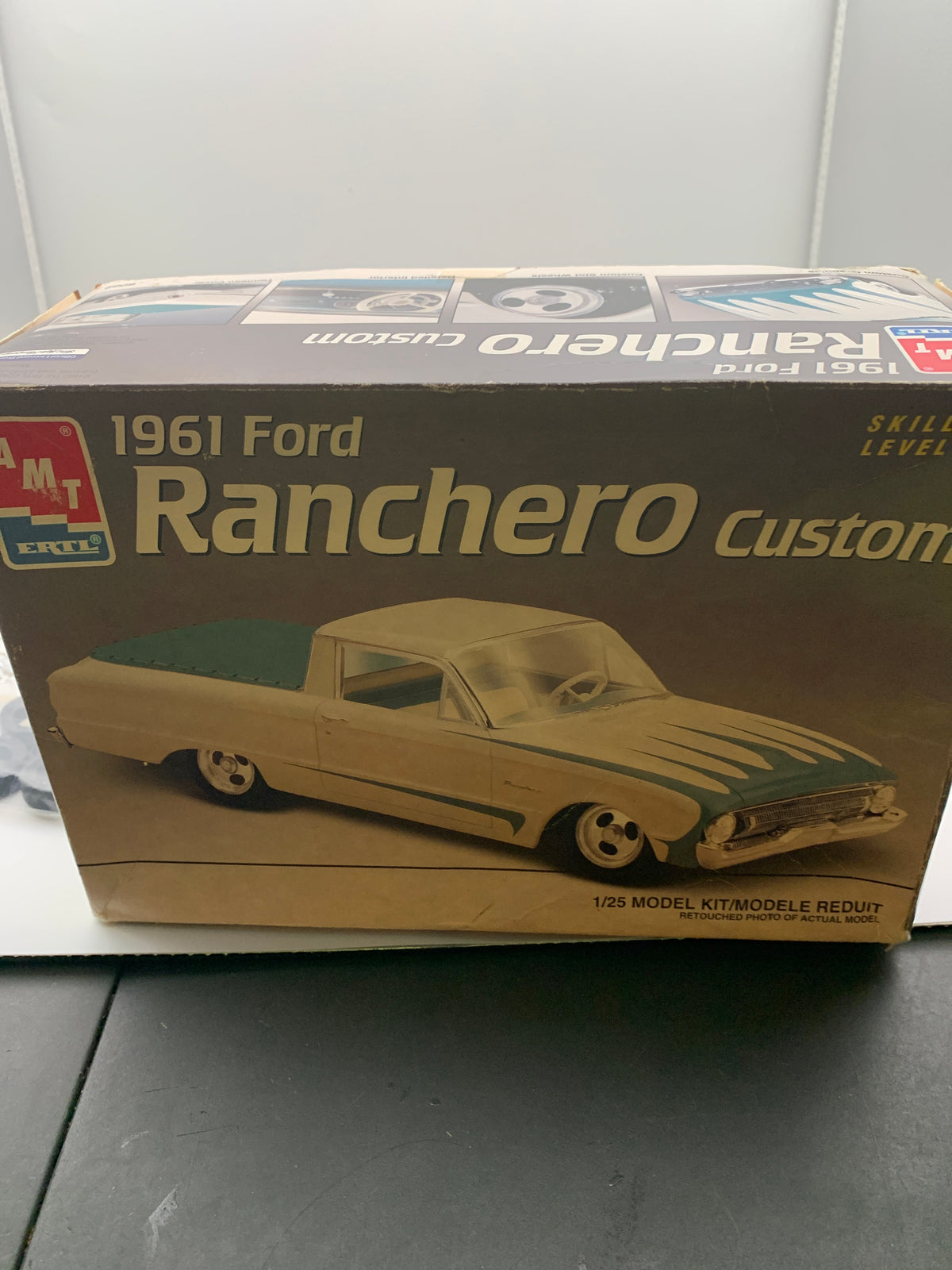 AMT/Ertl 1961 Ford Ranchero Custom #8062, 1/25 scale,